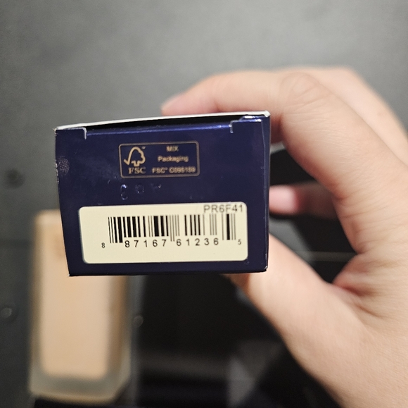 4C3ESTĒE LAUDER Futurist SkinTint Serum - Picture 8 of 8